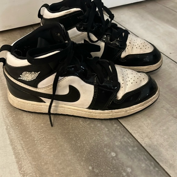 Air Jordan 1 Retro Mid Patent SE